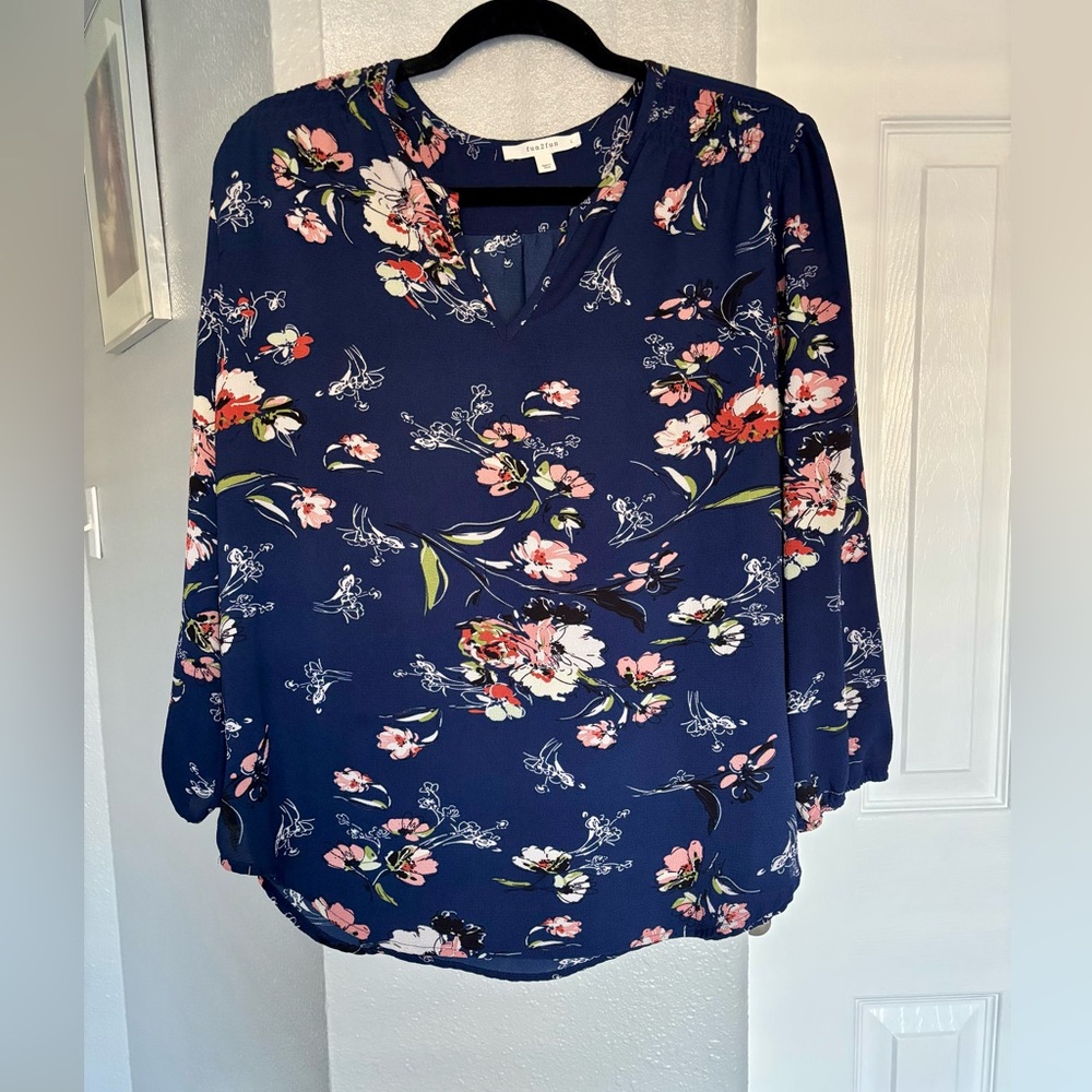 Fun 2 Fun Women’s Top Floral Navy Blouse Size L Ruffles V Neck Feminine Elegance